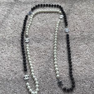 Very long black and white necklace